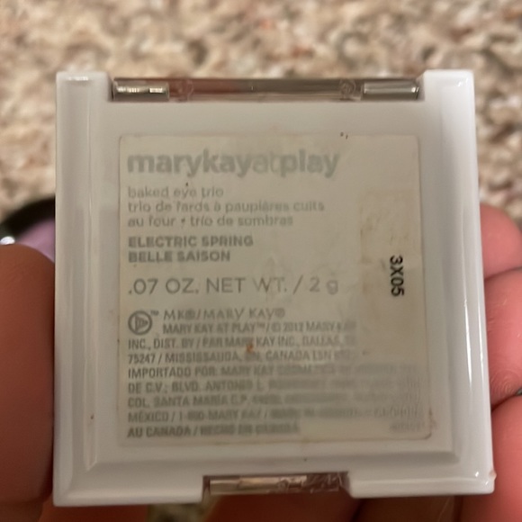 New never used Mary Kay at Play eyeshadow baked eye trio - Picture 4 of 4